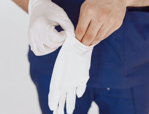 W białych rękawiczkach – czym jest i jak radzić sobie z bierną agresją?